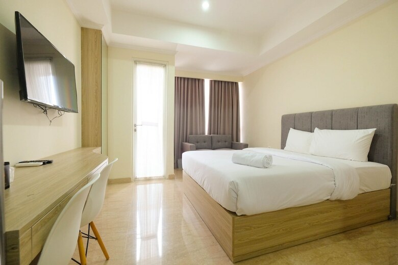 Comfy Studio Room With City View At Menteng Park Apartment
