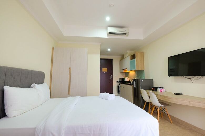 Comfy Studio Room With City View At Menteng Park Apartment
