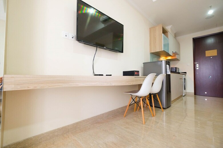 Comfy Studio Room With City View At Menteng Park Apartment