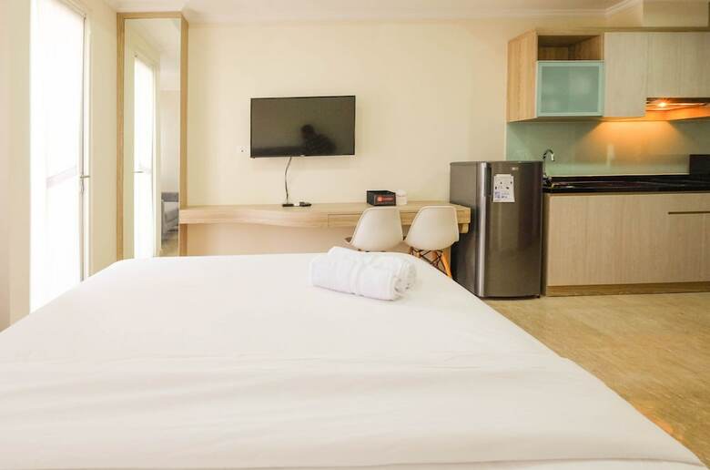 Comfy Studio Room With City View At Menteng Park Apartment