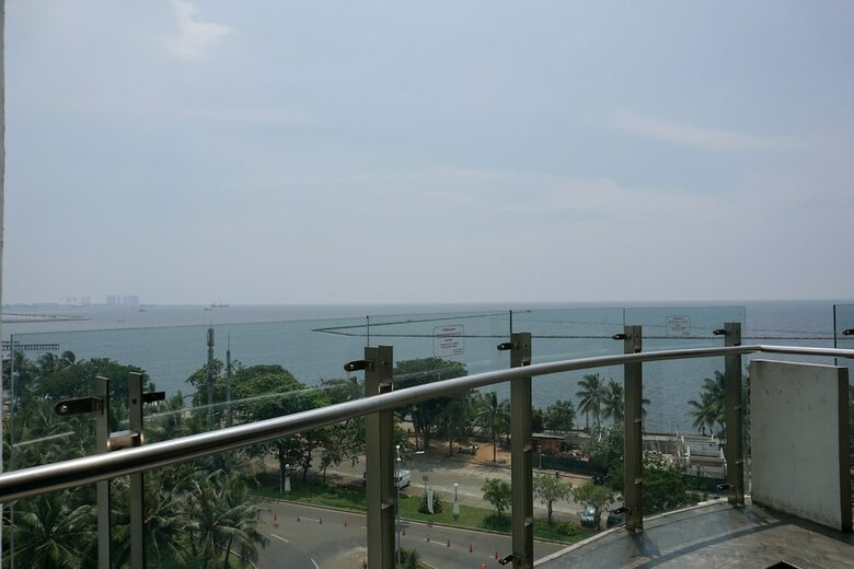 Big And Cozy 2br Apartment At Ancol Mansion