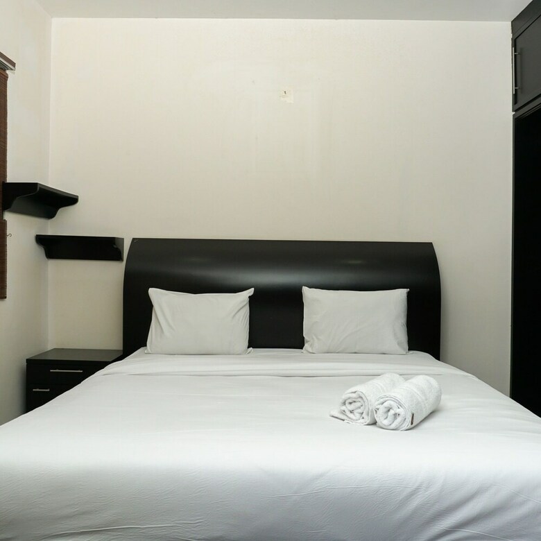 Big And Cozy Studio Apartment At Puri Garden