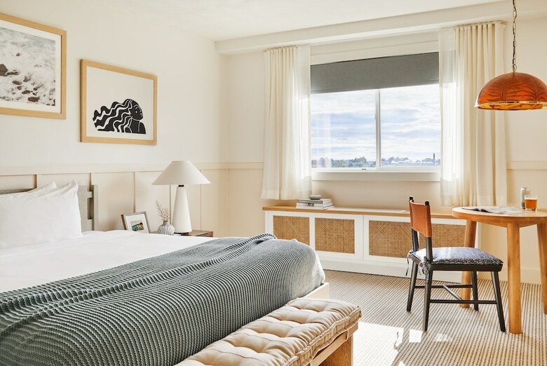 Wayfinder Hotel