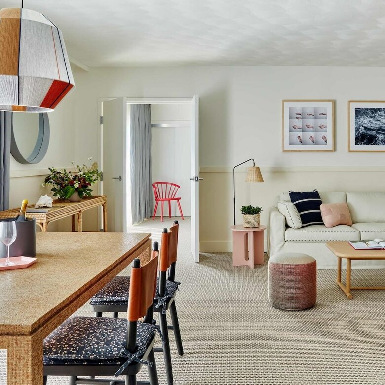 Wayfinder Hotel