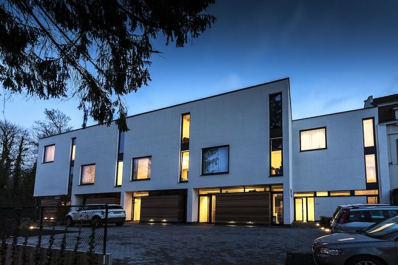 Apartamentos Unit 3 - Modern Smart Home Triplex Private Garden & Parking