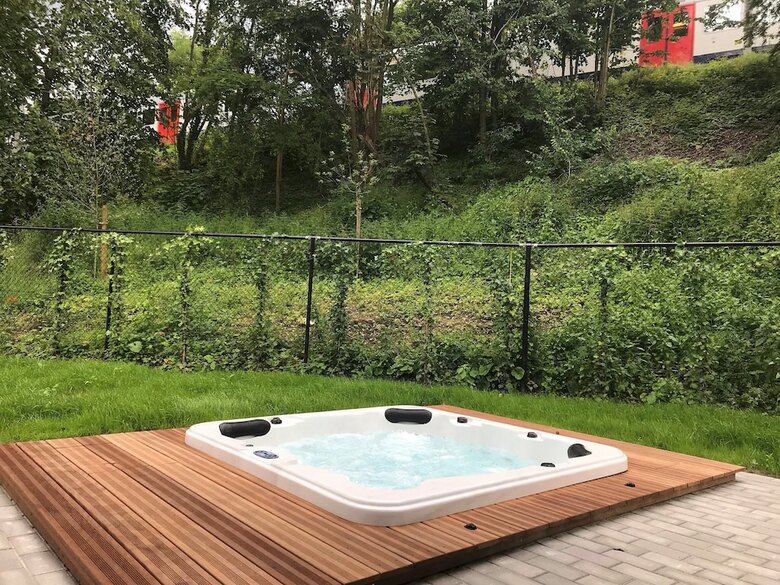 Apartamentos Unit 1 - Stylish Smart Home With Jacuzzi & Private Parking