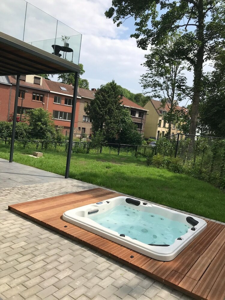 Apartamentos Unit 1 - Stylish Smart Home With Jacuzzi & Private Parking