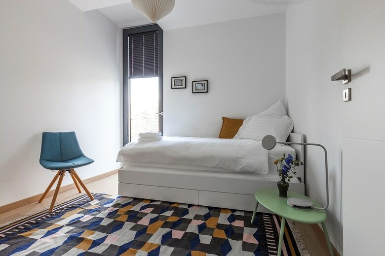 Unit 5 - Trendy Smart Home Triplex Private Garden & Parking