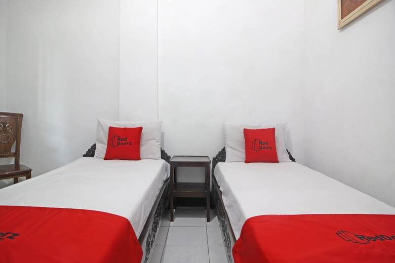 Hotel Reddoorz Plus @ Taman Siswa 3