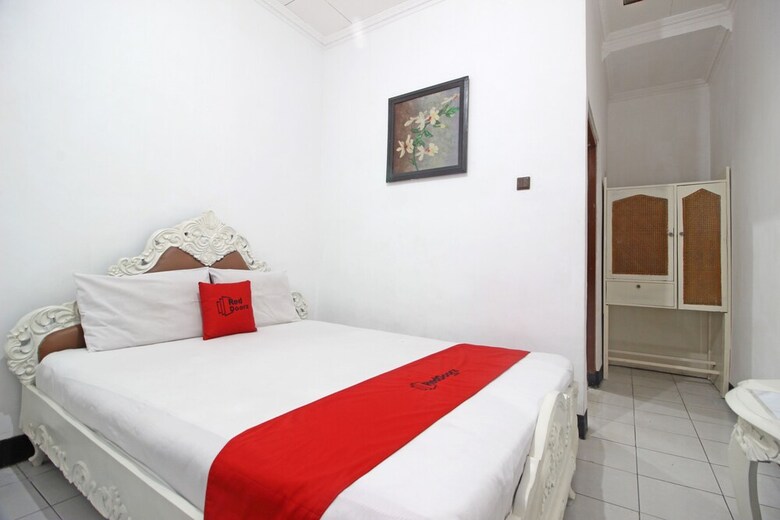 Hotel Reddoorz Plus @ Taman Siswa 3