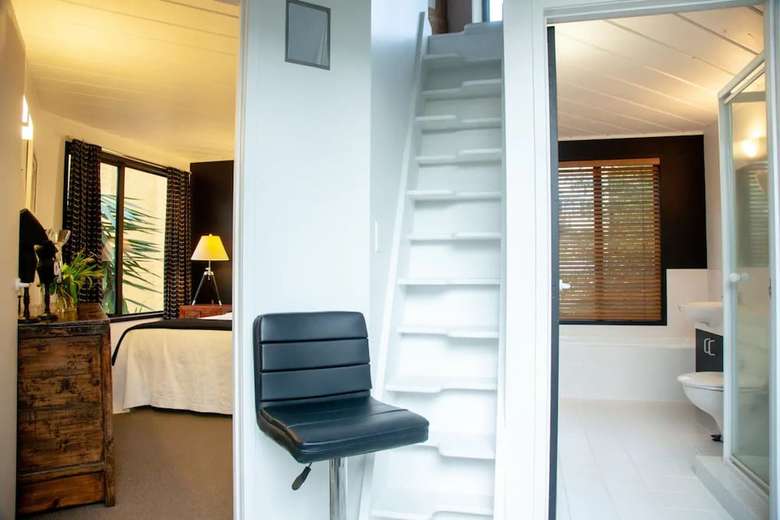 Bright 2 Bedroom Townhouse In Central Parnell