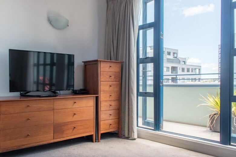 Amazing Penthouse Apartment With Balcony And Harbour Views