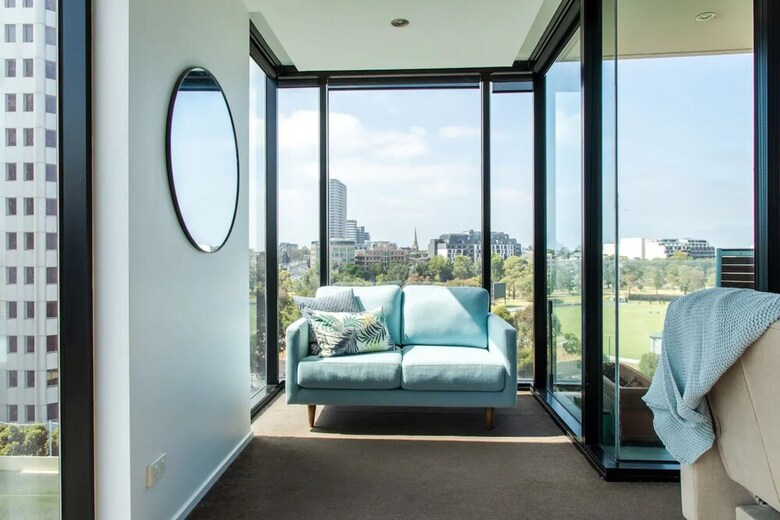 Bright 2 Bedroom Apartment With Rooftop Pool