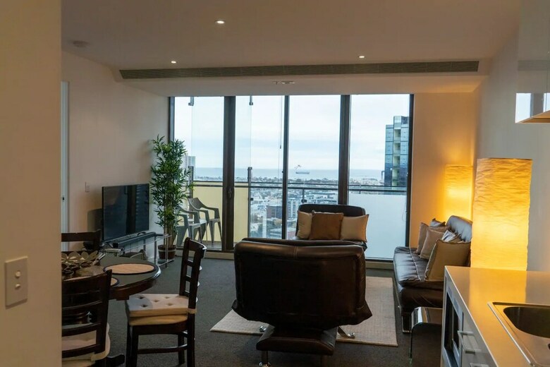 2 Bedroom Apartment With City Views