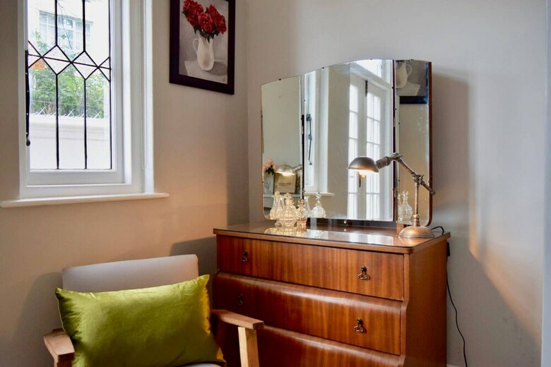 Characterful And Stylish 3 Bedroom Home In Green Point
