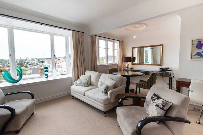 Boutique Apartment In Newmarket