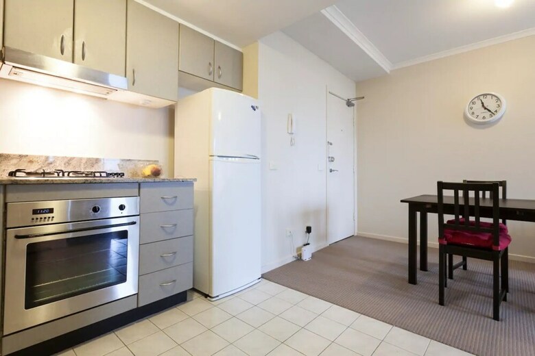 Surry Hills 1 Bedroom Apartment. In Convenient Location