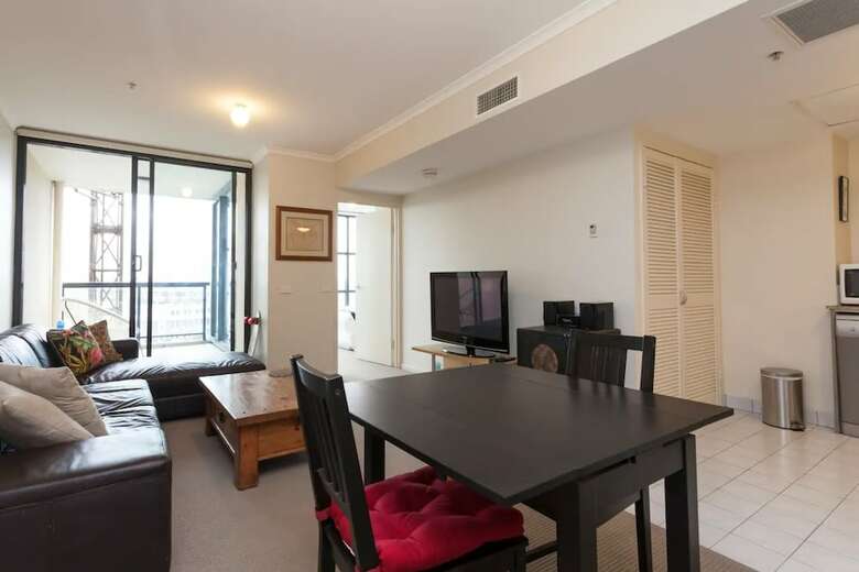 Surry Hills 1 Bedroom Apartment. In Convenient Location