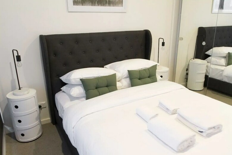 Central 1 Bedroom Apartment Close To Cbd And Riverside