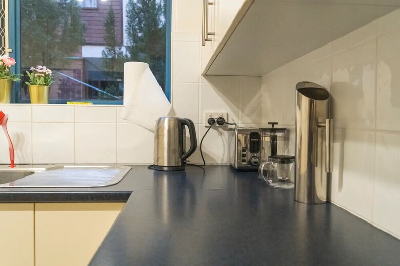 Comfortable New 2 Bedroom Apartment By St Kilda Pier