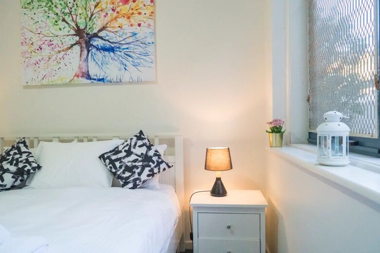 Comfortable New 2 Bedroom Apartment By St Kilda Pier