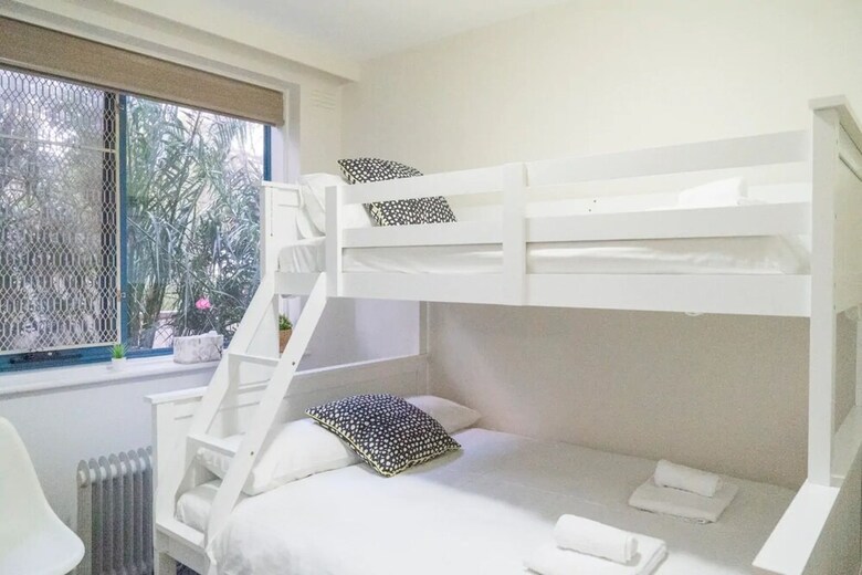 Comfortable New 2 Bedroom Apartment By St Kilda Pier