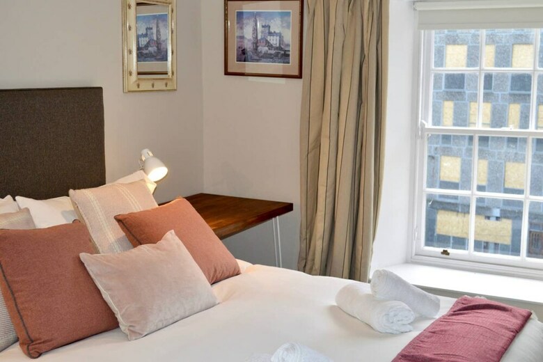 New Town Apartment Close To City Centre