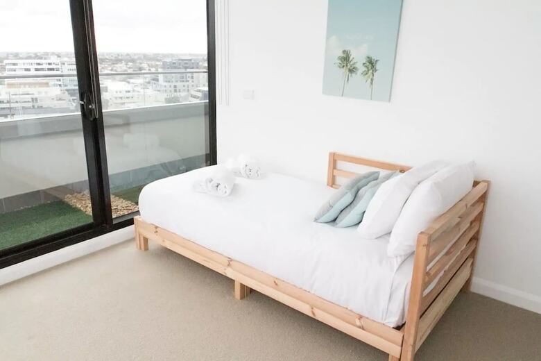Modern 2 Bedroom Apartment In Melbourne's Northcote