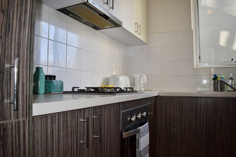 Stylish 1 Bedroom Apartment In Leafy Hawthorn