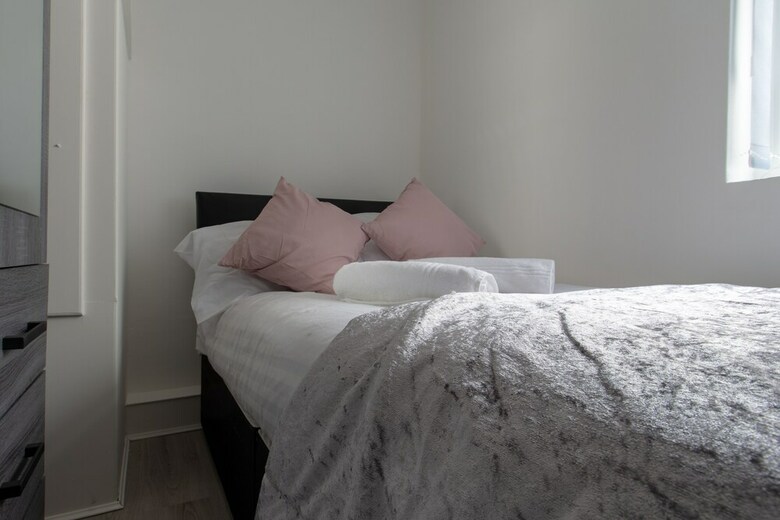 Lux Apartments 4 Bedroom House Cambria