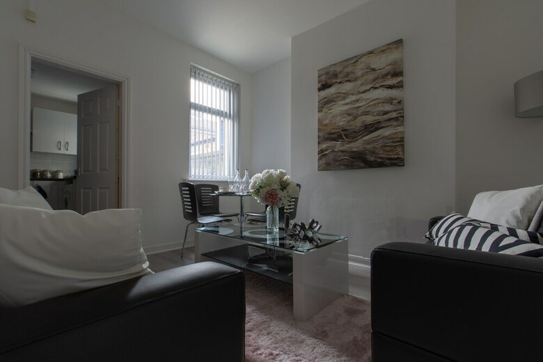 Lux Apartments 4 Bedroom House Cambria