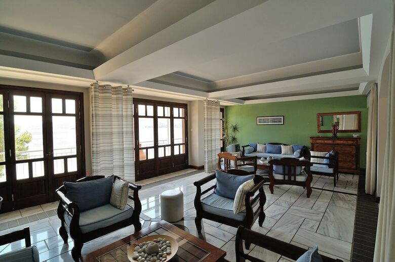 Golden View Beach Hotel