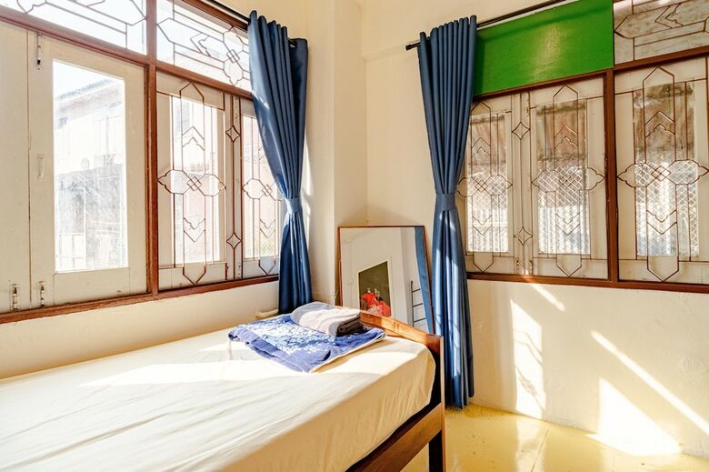 Hostal Moong Samyan Hostel And Gallery