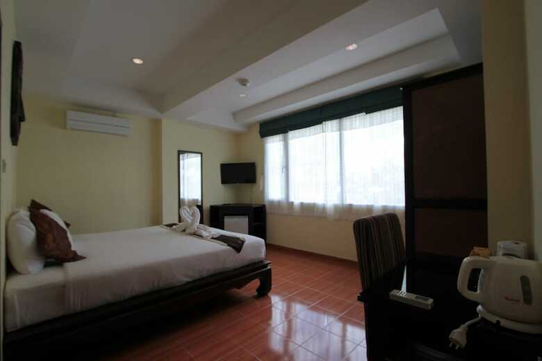 Karon Beach Pool Hotel
