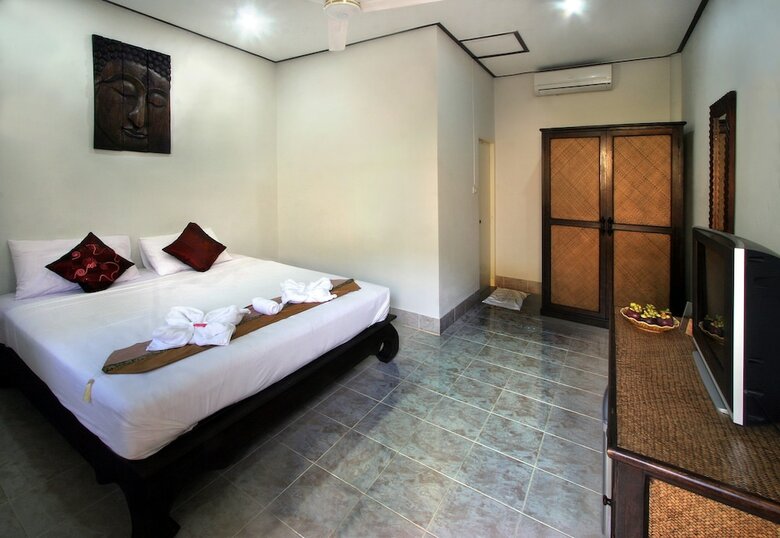 Karon Beach Pool Hotel