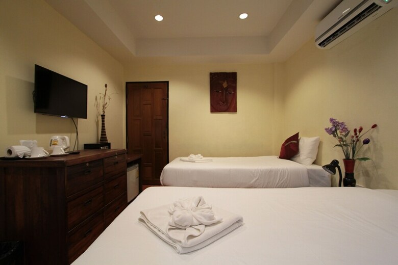 Karon Beach Pool Hotel