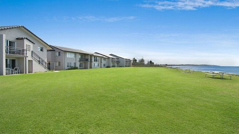 10t Beachfront Apartments