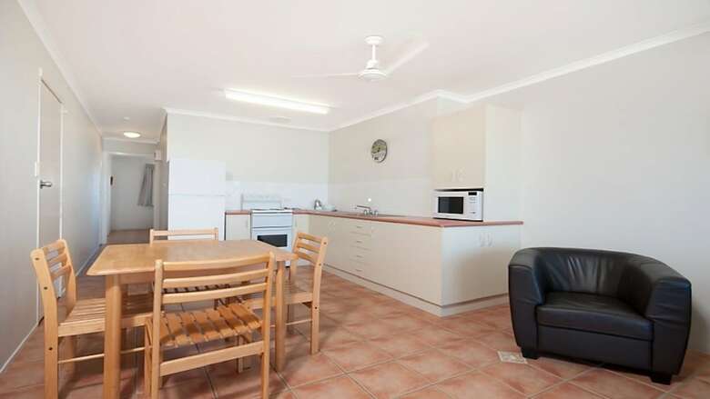 10t Beachfront Apartments