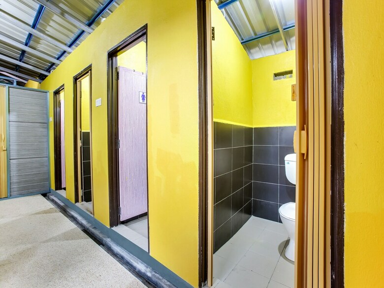 Hostal Spot On 89623 Nawawi's Backpackers - Hostel