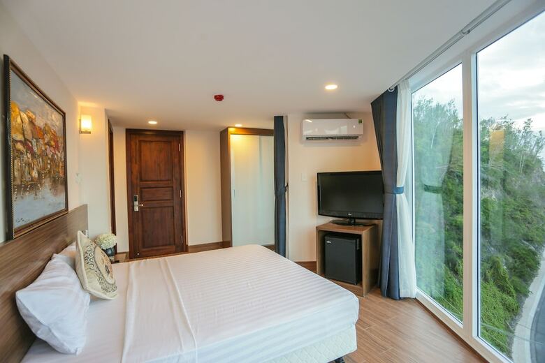 Cliff Hotel