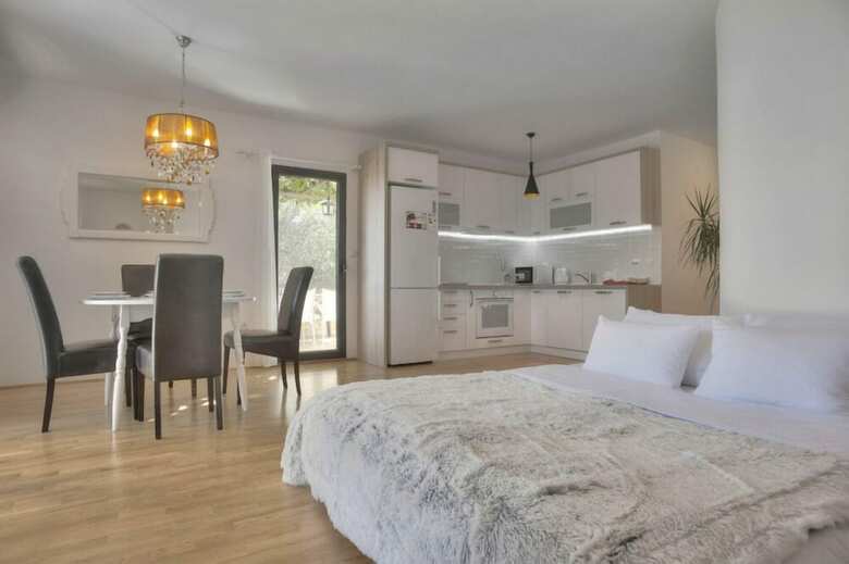 Gregovic Apartments