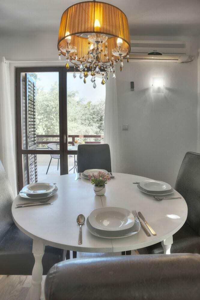 Gregovic Apartments
