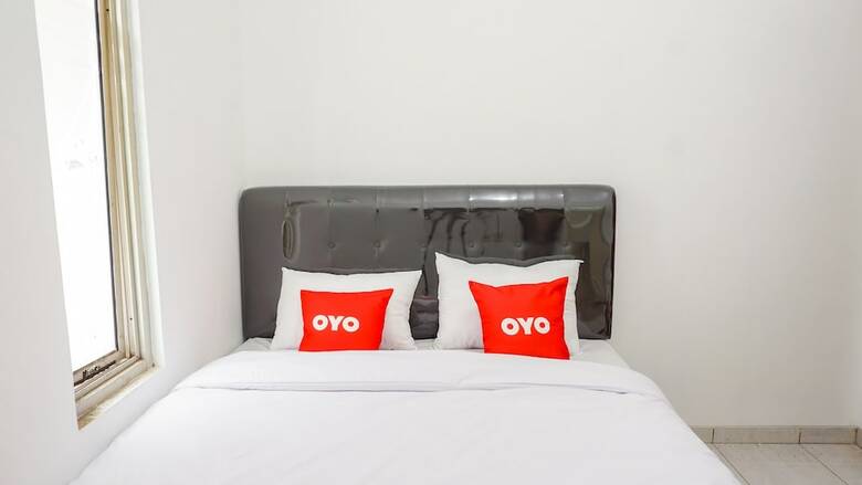 Hostal Oyo 1932 Srimahi Residence