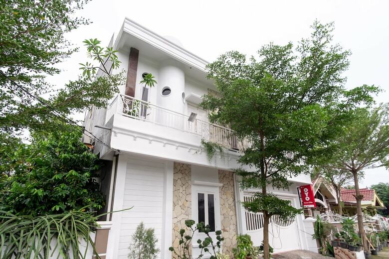 Hotel Oyo 1349 Green Elite Syariah