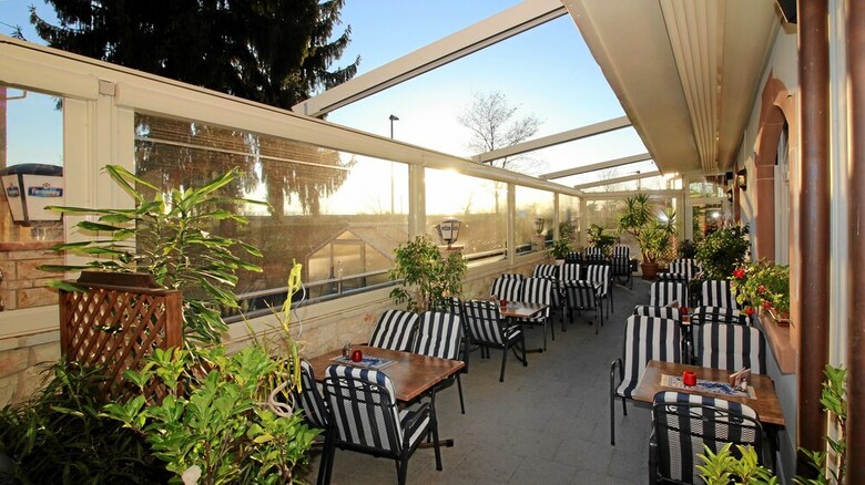 Hotel Axion