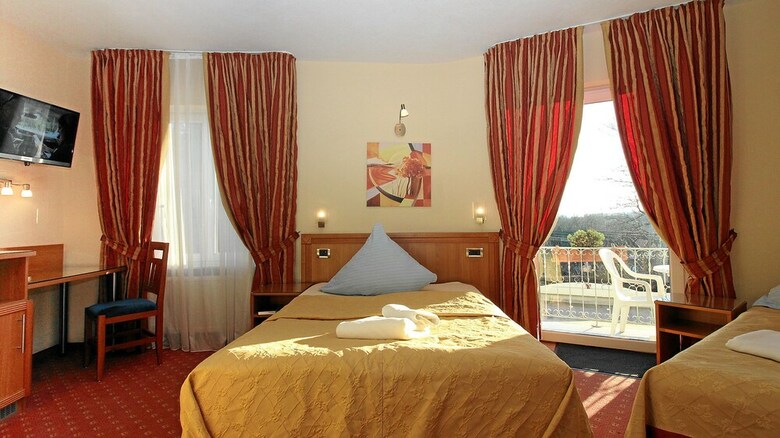 Hotel Axion
