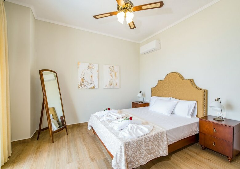 Villa Koutalas - Majestic Sunsets Over The Pool