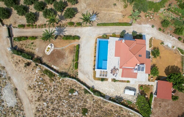 Villa Koutalas - Majestic Sunsets Over The Pool