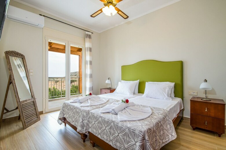 Villa Koutalas - Majestic Sunsets Over The Pool