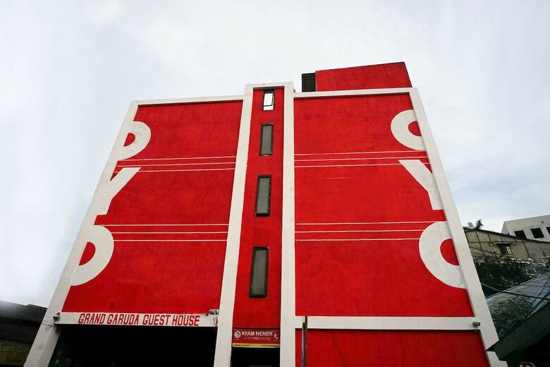 Hostal Oyo 1272 Grand Garuda Guest House